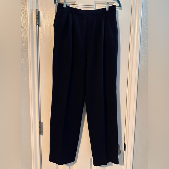 St. John Basics Size 10 Elastic Waist Pleated Santana Knit Pants Navy -Pockets - Picture 1 of 9